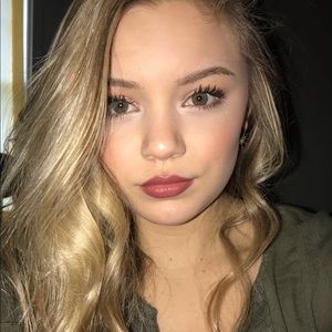 Meet your Posher, Ella